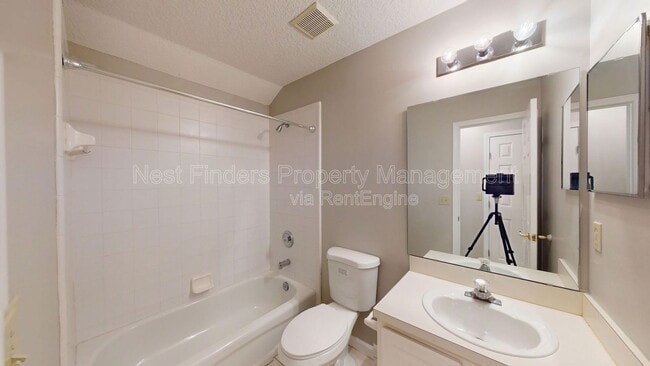 Building Photo - 11861 Lake Fern Dr