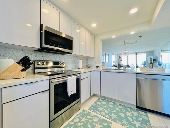 Building Photo - 4200 N Hwy A1A