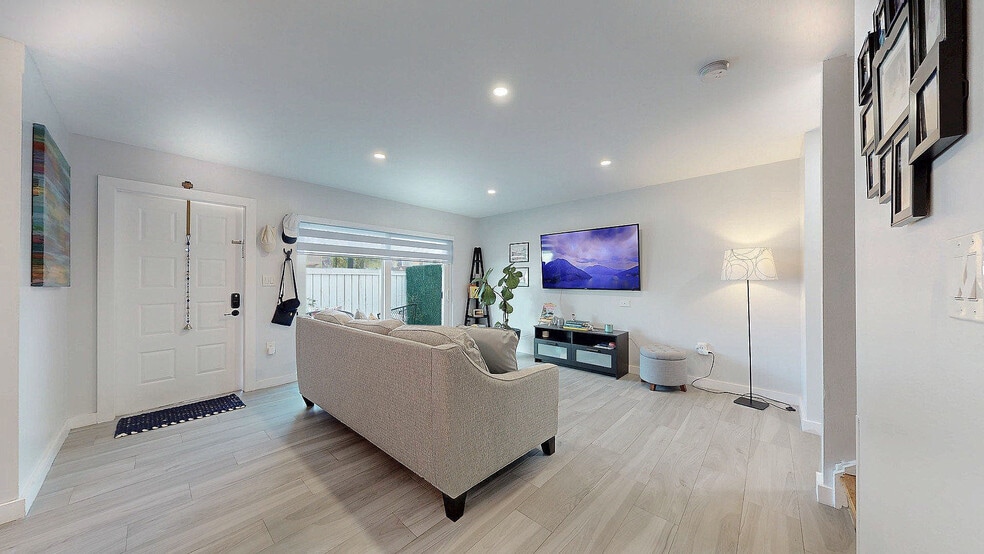 Building Photo - 6840 SW 45th Ln