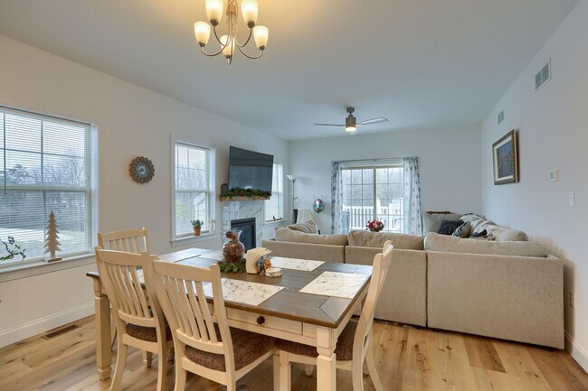 Building Photo - 4 bedroom