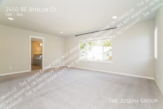 Building Photo - 2450 NE Athlon Ct