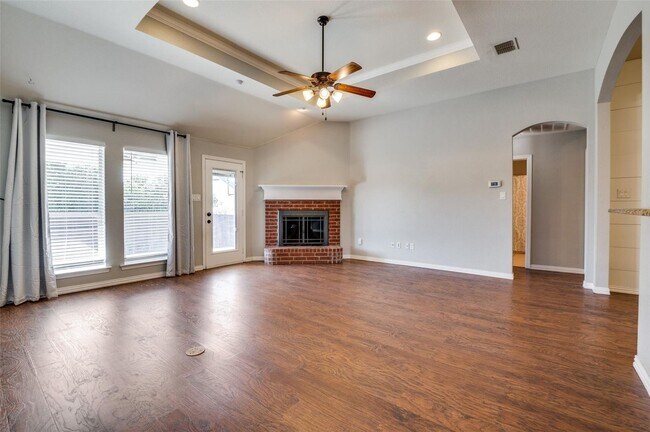 Building Photo - Amazing 3 Bed, 2 Bath Rental Available in ...
