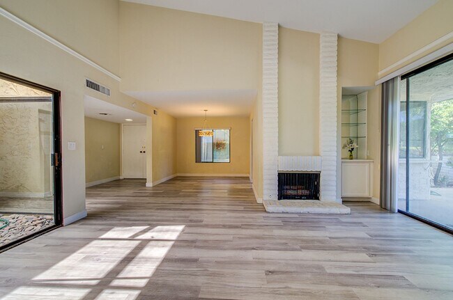 Building Photo - 2574 Pera Cir