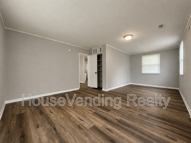 Building Photo - 2221 Compton Dr