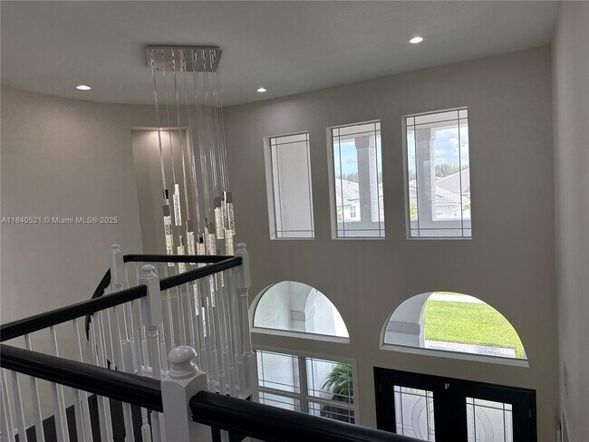 Building Photo - 14814 Wildwood Cir