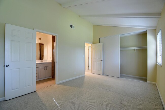 Building Photo - Remodeled townhouse with AC, Top Cupertino...