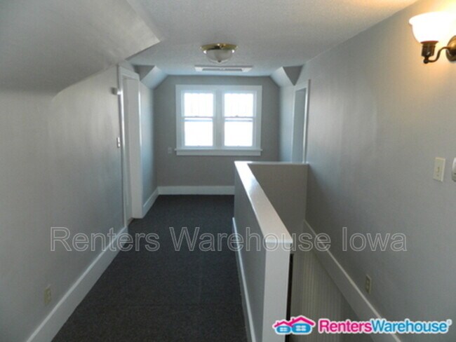 Building Photo - 1008 S Jefferson Way