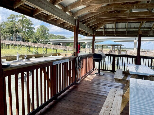 Building Photo - 1231 Ladys Island Dr