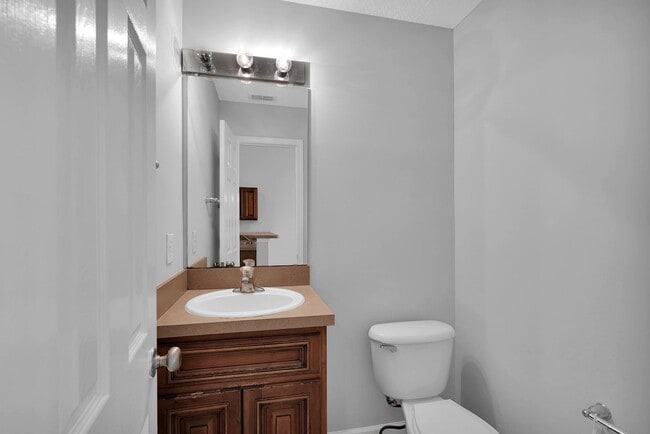 Building Photo - Charming 3 BR Home in Jacksonville, FL