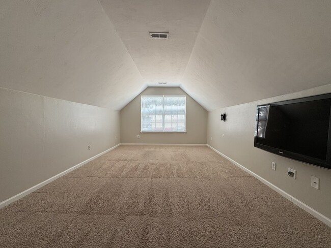 Building Photo - 920 Hanson Dr