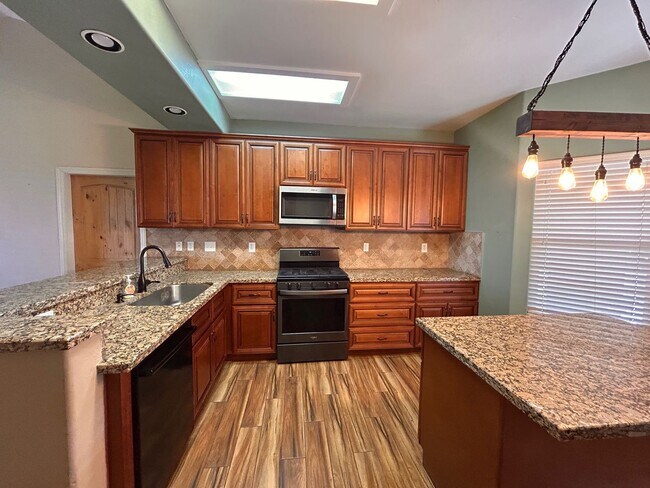 Building Photo - Nice house for rent in Farmersville