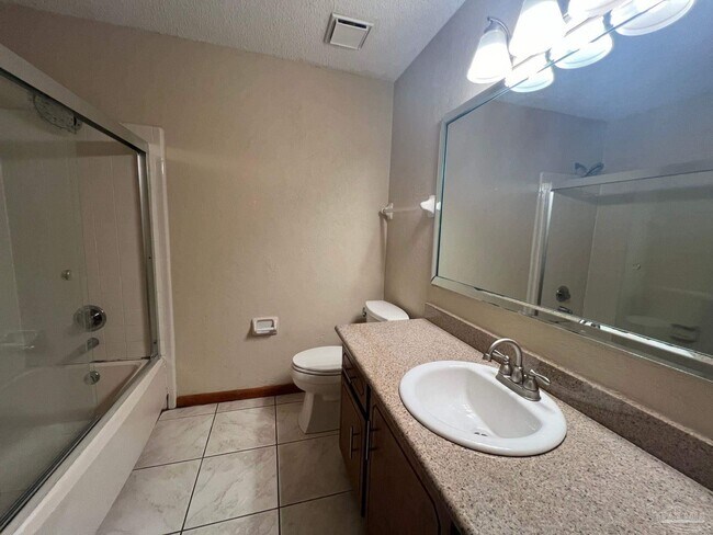 Building Photo - 3131 Oxford Cir