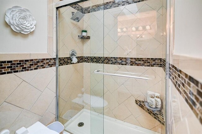 Building Photo - Incredible furnished house on Madison's West Side