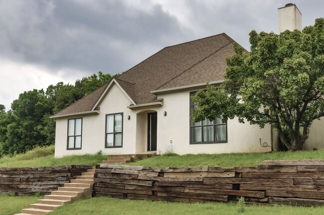 Building Photo - Modern 3BR/2BA Home in Jenks School Distri...