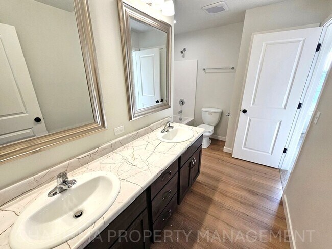 Building Photo - Tunis Drive Townhomes