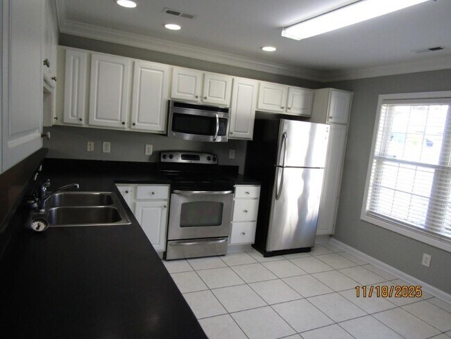 Building Photo - 4128 Horseshoe Rd N