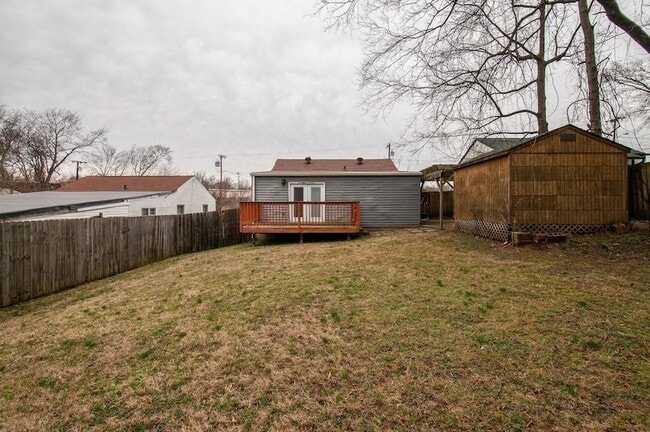 Building Photo - 821 W McKennie Ave