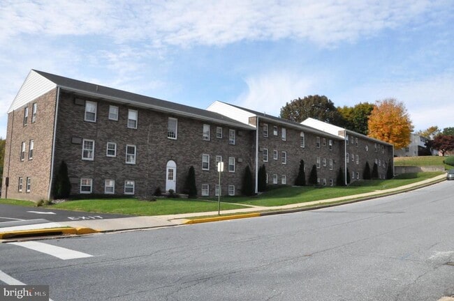 Building Photo - 7 Orchard Hills Dr