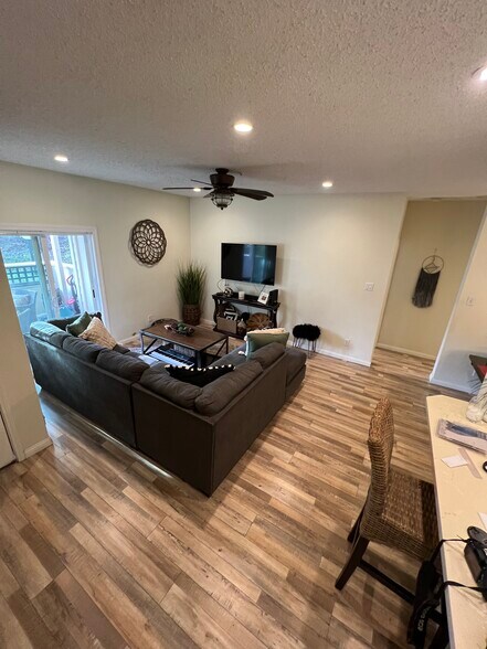 Building Photo - 1201 Glen Cove Pky