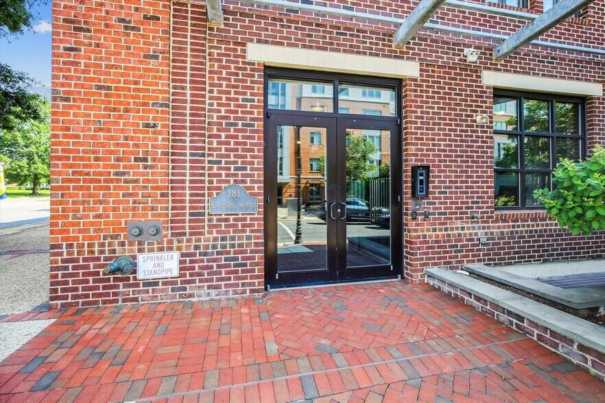 Building Photo - 181 E Reed Ave