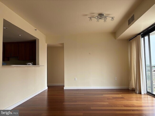 Building Photo - 1530 Key Blvd