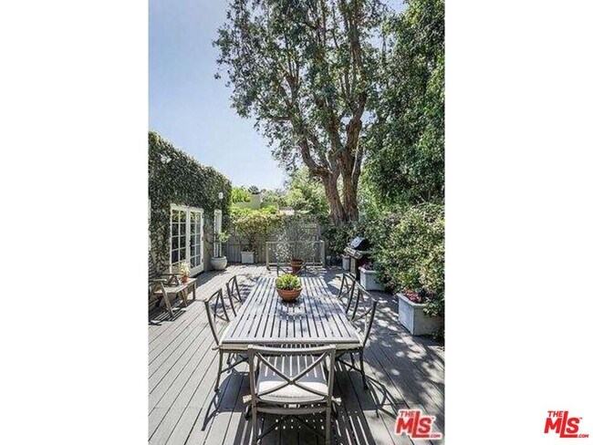 Building Photo - 859 N Spaulding Ave