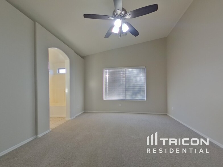 Building Photo - 2809 N 106th Ln