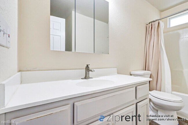 Building Photo - 5 br, 3 bath House - 1003 Sun Meadow Drive...