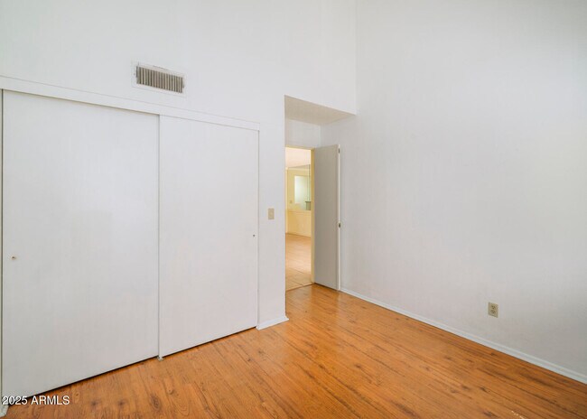 Building Photo - 30 E Brown Rd