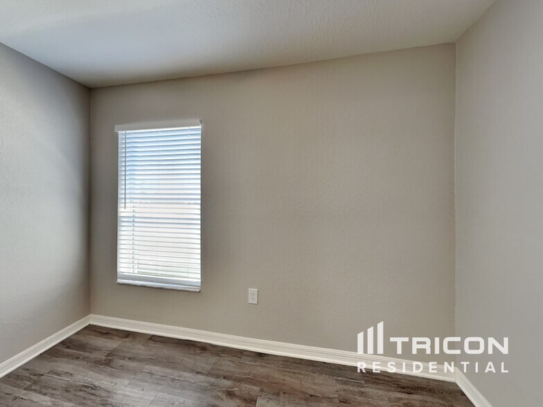 Building Photo - 229 Cascara Ln