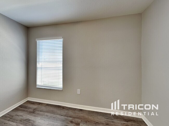 Building Photo - 229 Cascara Ln