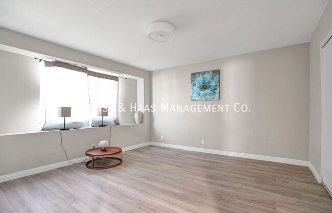 Building Photo - 17071 Oak Ln