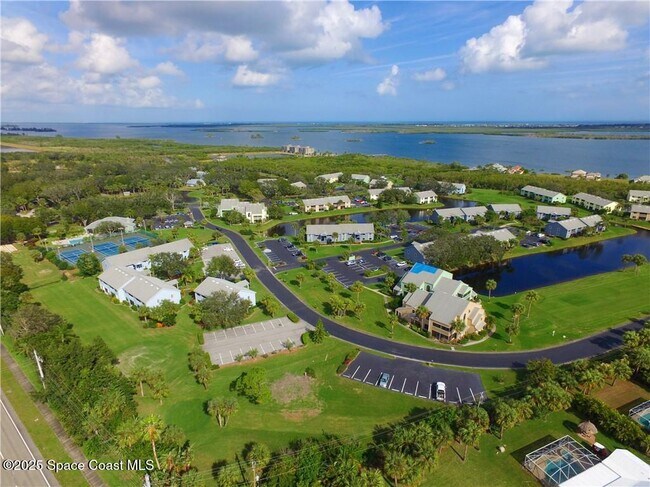 Building Photo - 9626 Riverside Dr