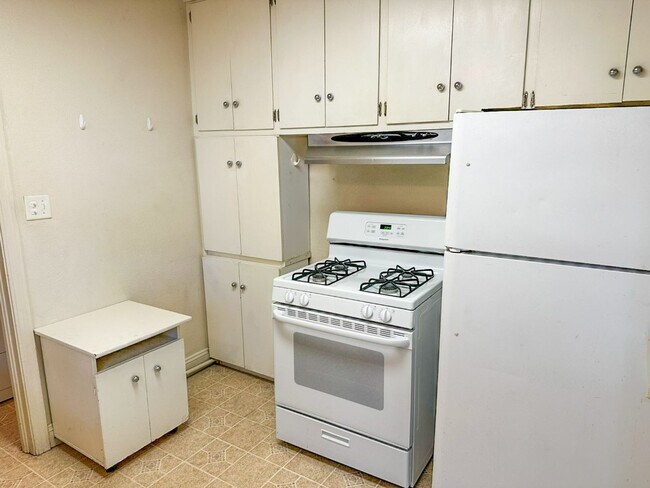 Building Photo - 5 Bedroom Home for Rent in Chico CA | Bonus Suite, Large Yard, Near Downtown & Bidwell Park