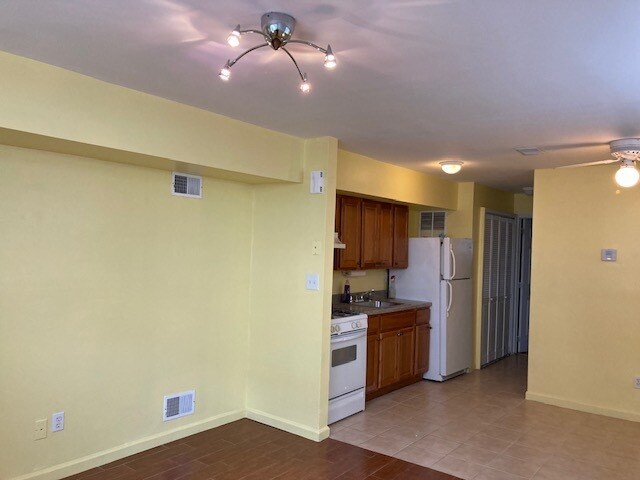 Primary Photo - 159 Woodcutters Ln