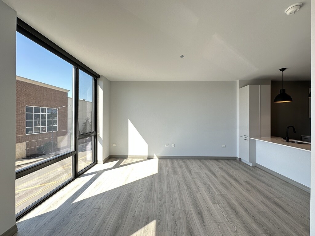 Building Photo - 2196 N Elston Ave