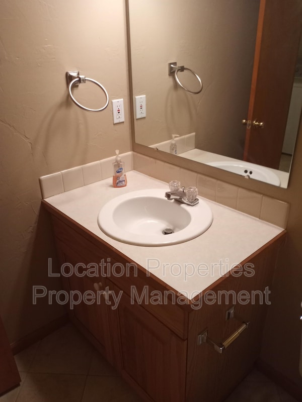 Building Photo - 906 Christie Ct
