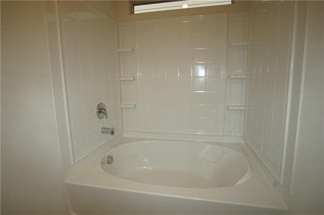 Building Photo - 724 Zeke Lake Trl