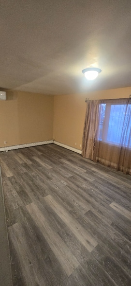 Building Photo - 3-25 B 46 St