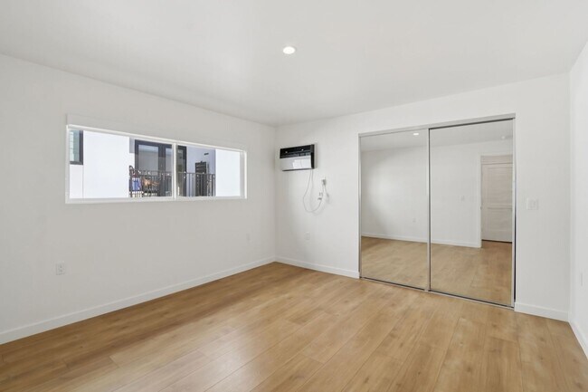 Building Photo - 1422 Tamarind Ave