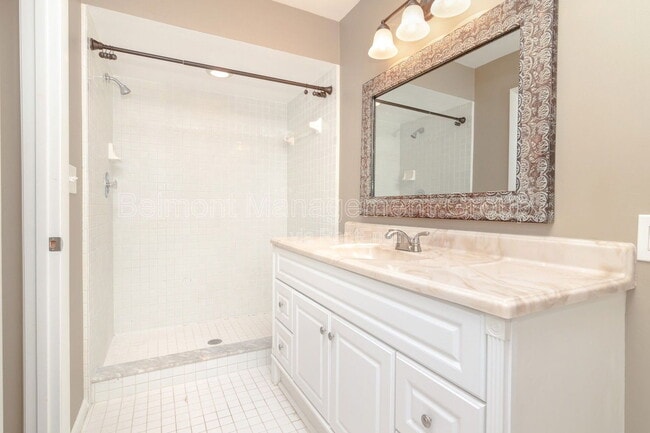 Building Photo - 1049 Aragon Ave