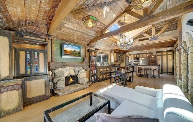 Building Photo - 4984 Topanga Canyon Blvd