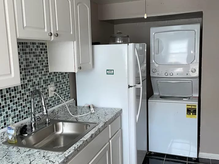 Kitchen View 2 - Washer and Dryer Set - 1012 N Central Ave