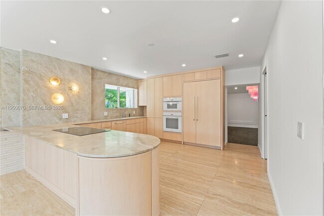 Building Photo - 1250 NE 87th St