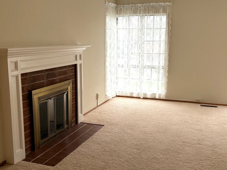 Building Photo - 2219 Hamilton Ave