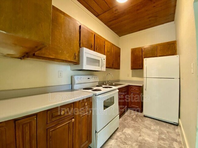 Building Photo - 451 Egan St