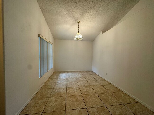 Building Photo - 16004 Blossom Hill Loop