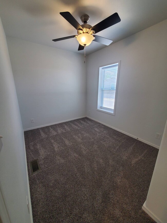 Building Photo - 4100 N Romero Rd