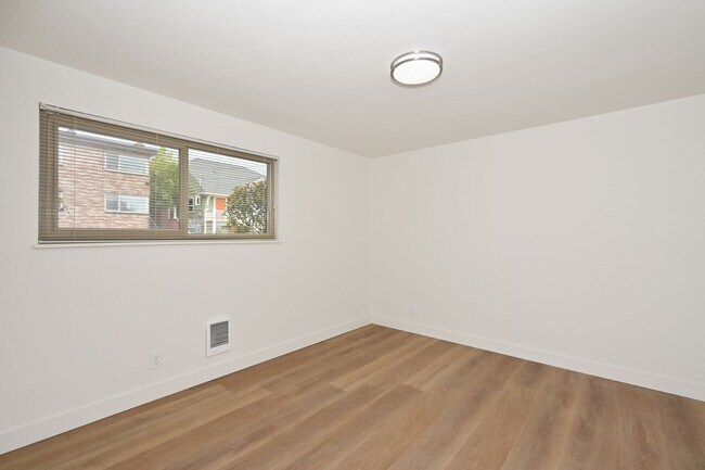 Building Photo - Greenlake / Phinney Ridge Remodel - In-Uni...