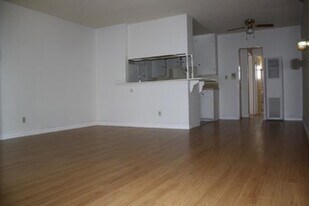 Building Photo - G and G Riverton Properties